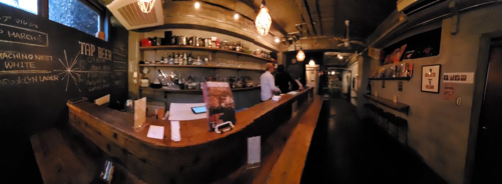 Voyager Craft Beer & Book Bar Inside・クラフトビール＆ブックバー店内